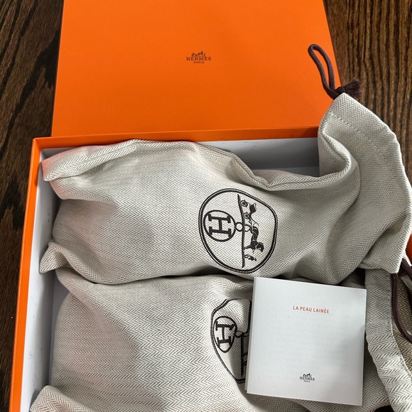 BNIB Hermès Oran Shearling Slides - women's bleu (blue) 38.5 - Picture 3 of 4